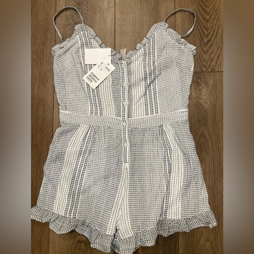 H&M Romper NWT- Womens Spaghetti Strap Romper Size 6 Navy/White.